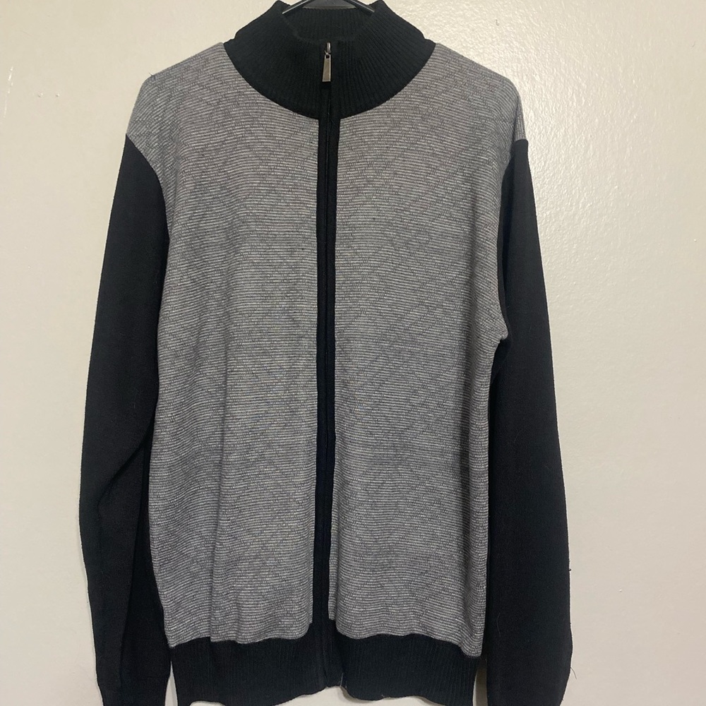 🤠 Studio by Omega zip up Sweater size L